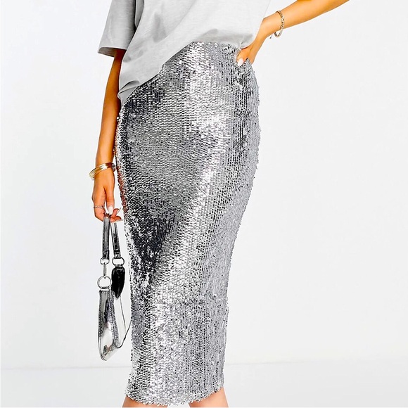 Topshop Dresses & Skirts - Topshop silver sequined midi length skirt. Size 14. NWT. In pristine condition.